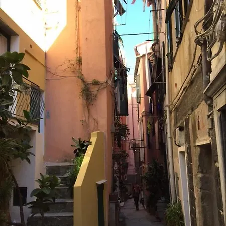 Ludovica - Backpackers House * Vernazza