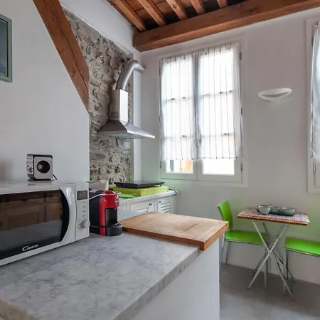 Ludovica - Backpackers House