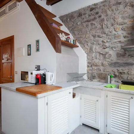 Ludovica - Backpackers House *