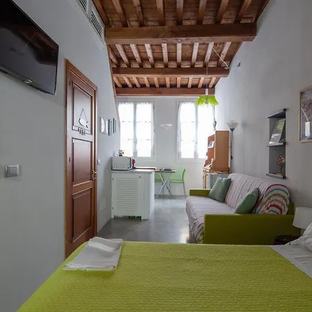 Ludovica - Backpackers House * Vernazza