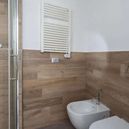 Ludovica - Backpackers House Apartment Vernazza