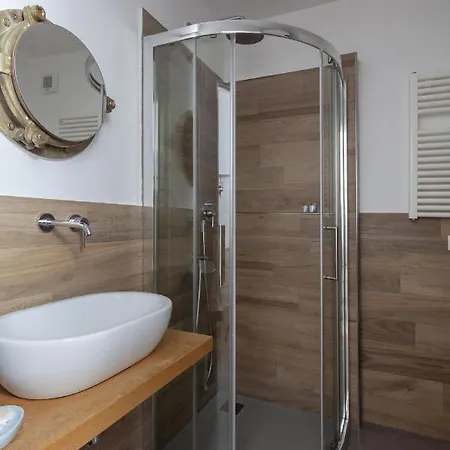 Ludovica - Backpackers House *