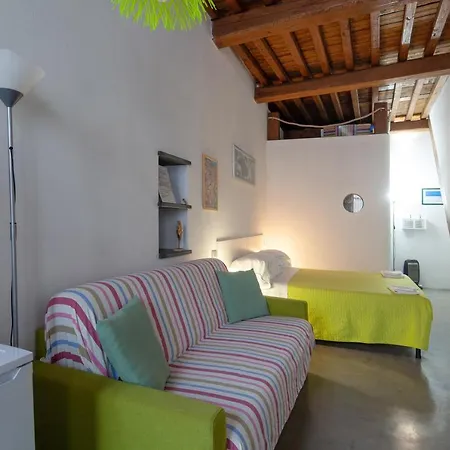 Ludovica - Backpackers House Vernazza
