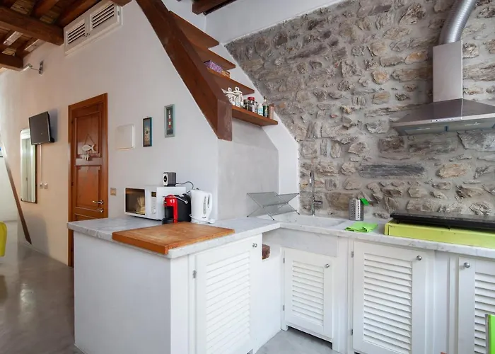 Ludovica - Backpackers House *