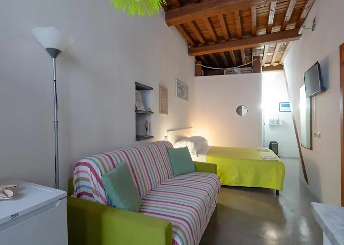 Ludovica - Backpackers House Vernazza