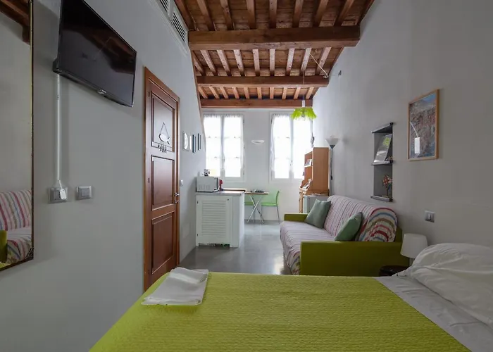 Ludovica - Backpackers House * Vernazza